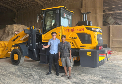 Xe Xúc Lật Mini Dĩ An Bình Dương