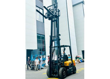 Xe Nâng Dầu 3 Tấn Cao 4,5M 