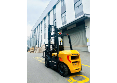 Xe Nâng Dầu 3 Tấn Cao 4,5M 