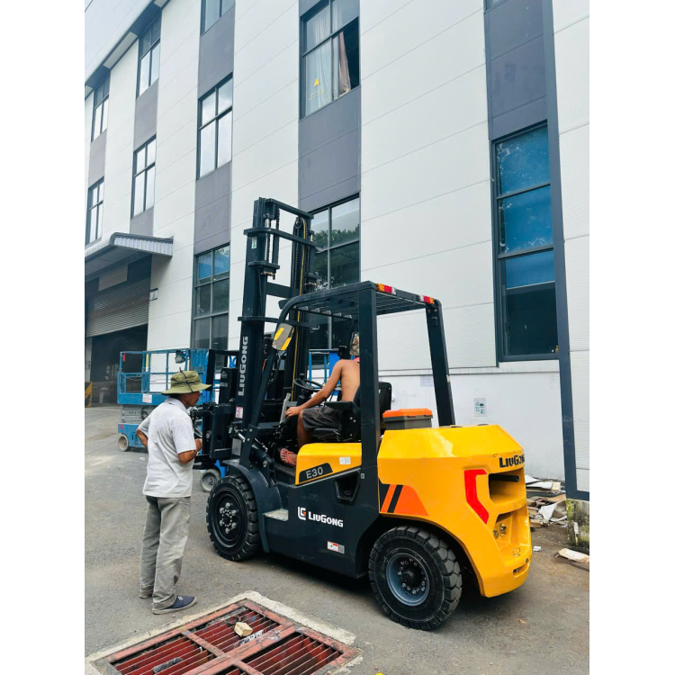 Xe Nâng Dầu 3 Tấn Cao 4,5M 