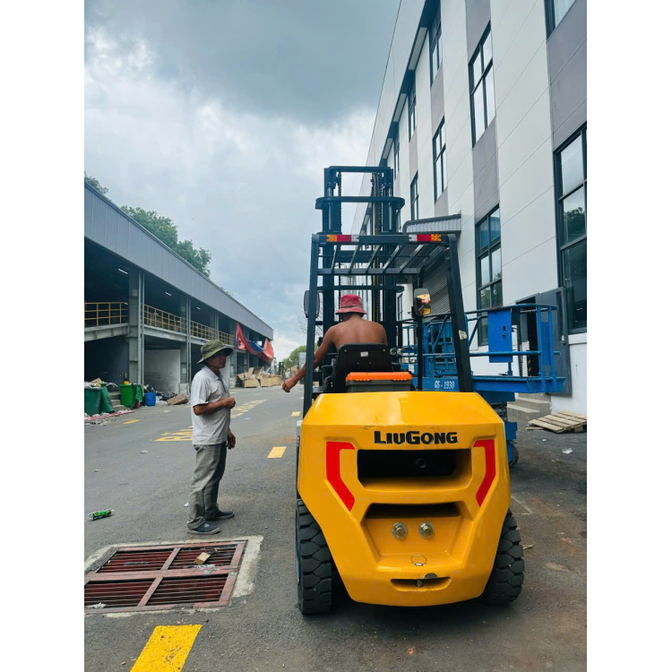 Xe Nâng Dầu 3 Tấn Cao 4,5M 