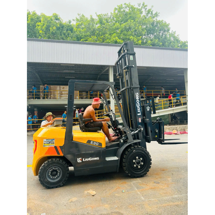 Xe Nâng Dầu 3 Tấn Cao 4,5M 