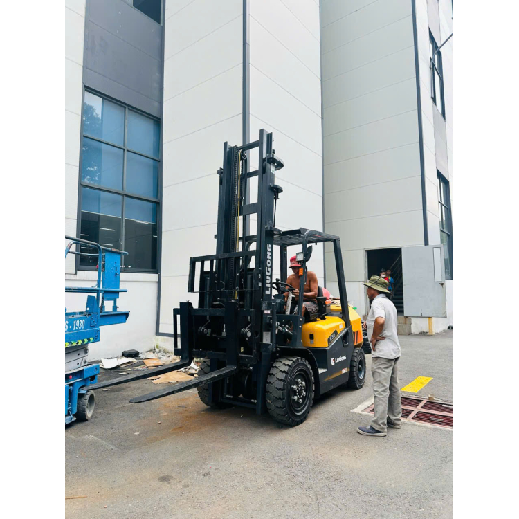 Xe Nâng Dầu 3 Tấn Cao 4,5M 