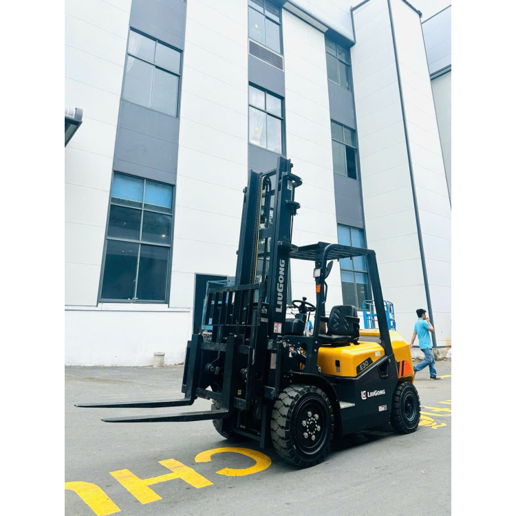 Xe Nâng Dầu 3 Tấn Cao 4,5M 